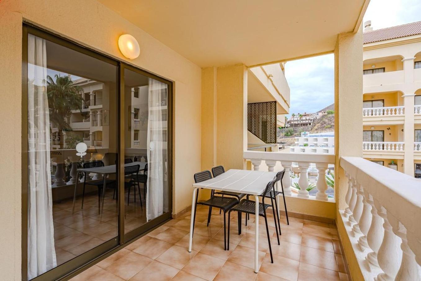 2 Bed Apart With Pool View Castle Harbour C202 Apartment Los Cristianos  Ngoại thất bức ảnh